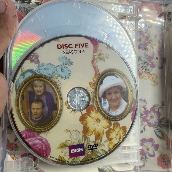 Roy Clarke’s Keeping Up Appearances Collector’s Edition DVD Set 10 Discs - Picture 8 of 10